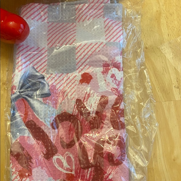 Valentines Day gift set w handled box incl heart necklace, mug, purse charm more - Picture 7 of 9